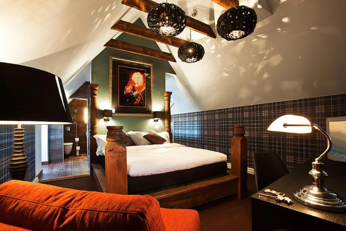 Image 1 of Hesselby Slott
