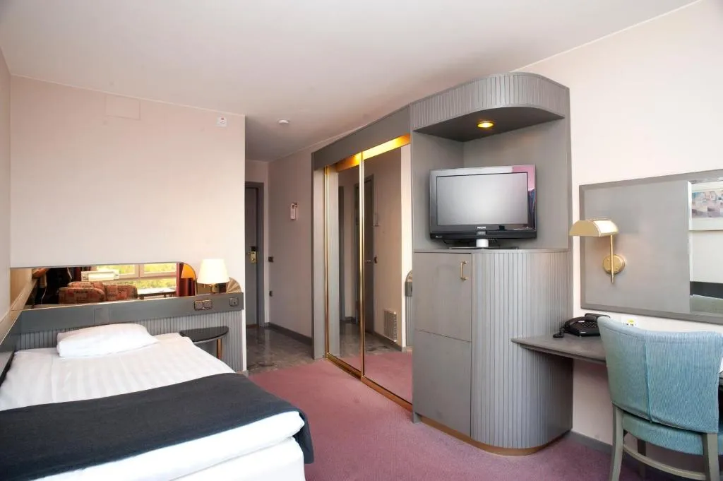 Image 6 of Memory Hotel