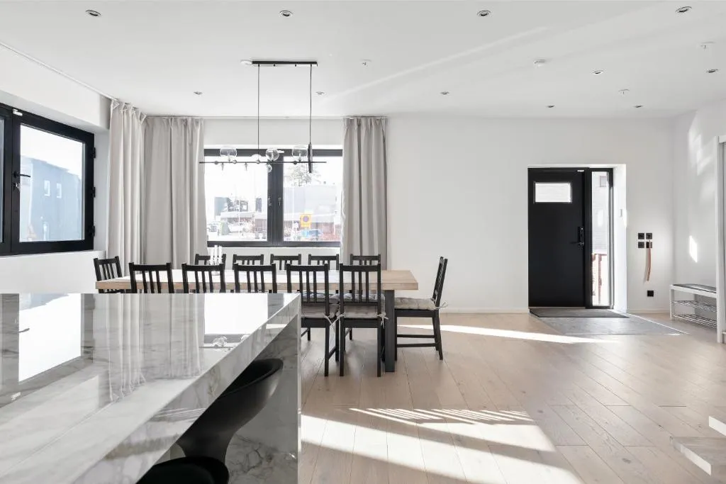 Image 5 of Stylish and spacious family home