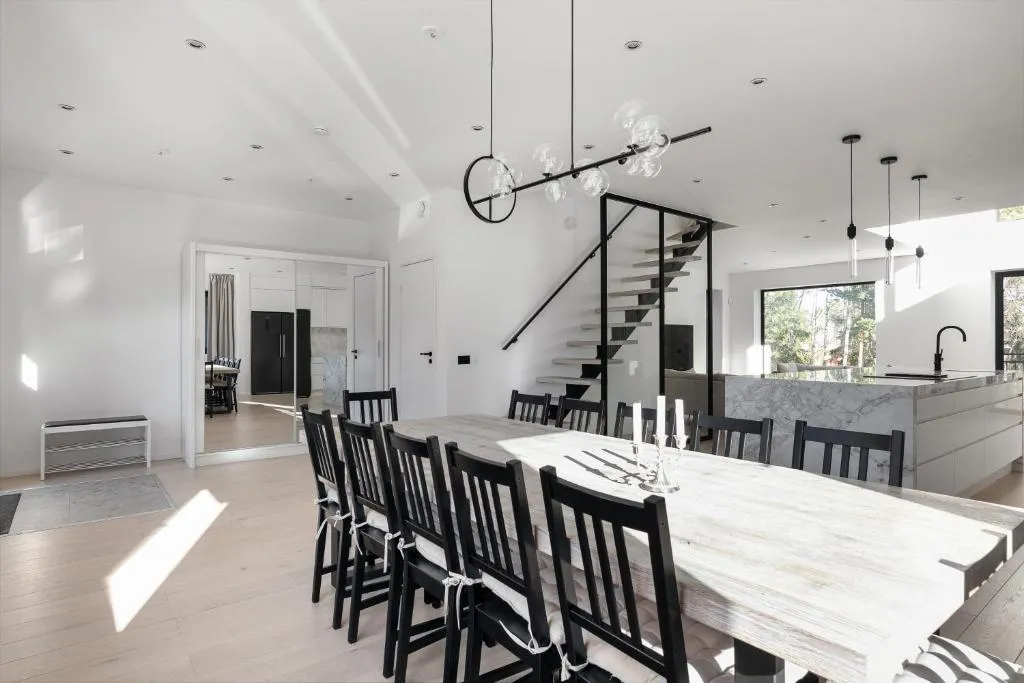 Image 4 of Stylish and spacious family home