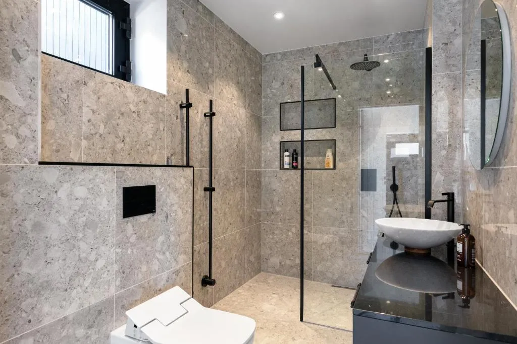 Image 3 of Stylish and spacious family home