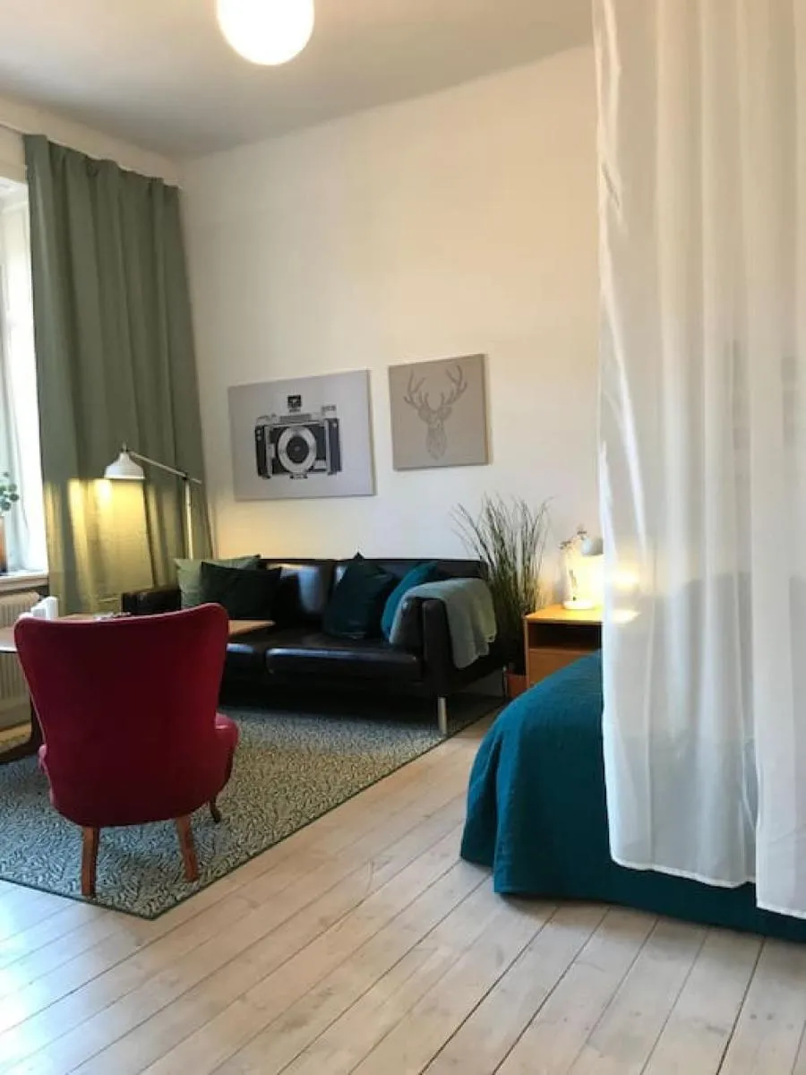 Image 3 of Bohemian and light one room apartment in SoFo 31sqm