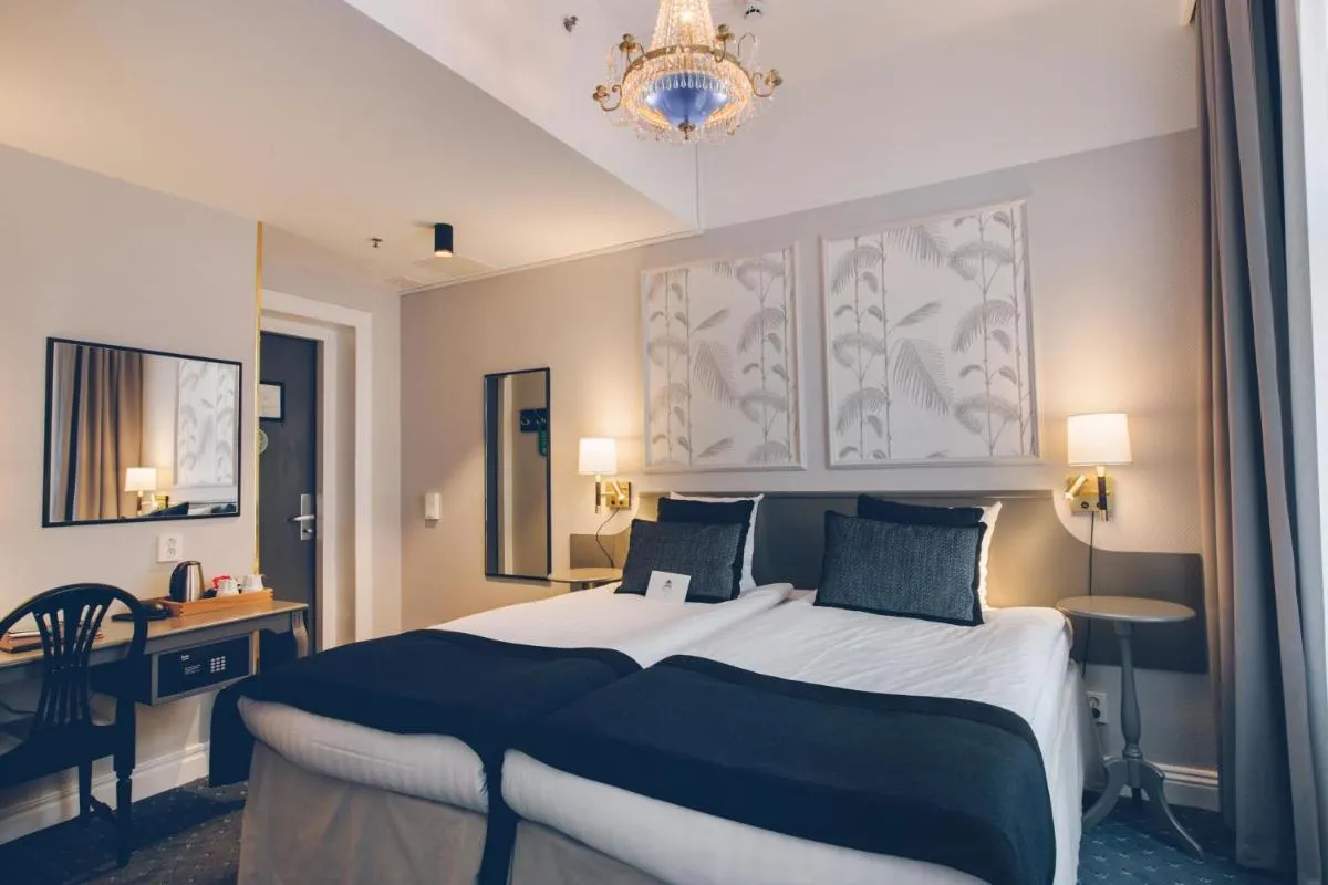 Image 2 of Crystal Plaza Hotel