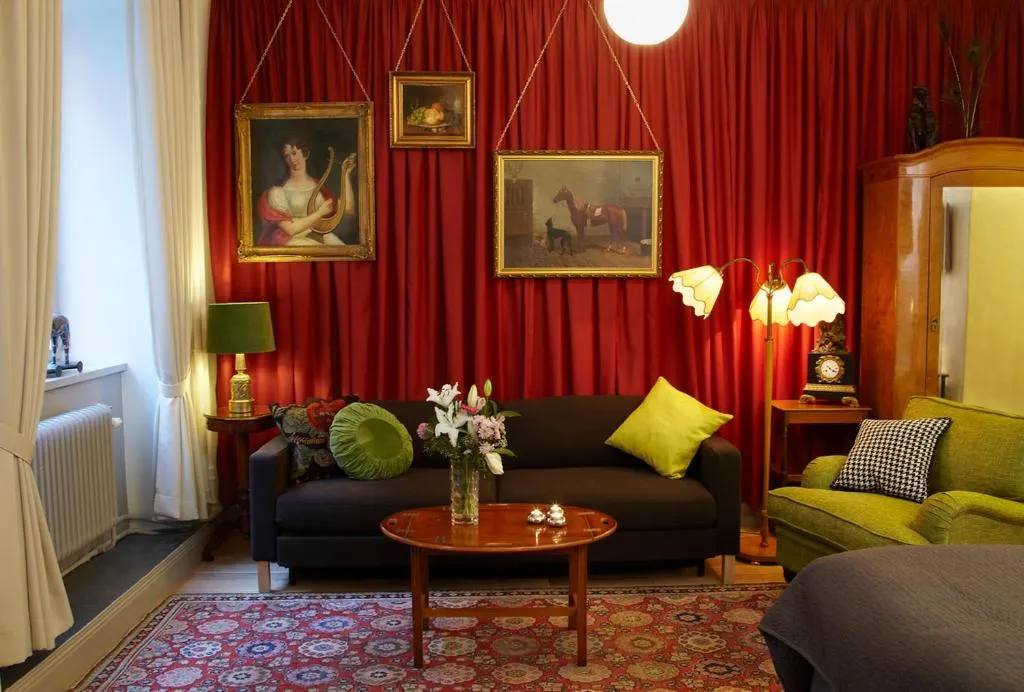 Image of Lady Hamilton Apartments