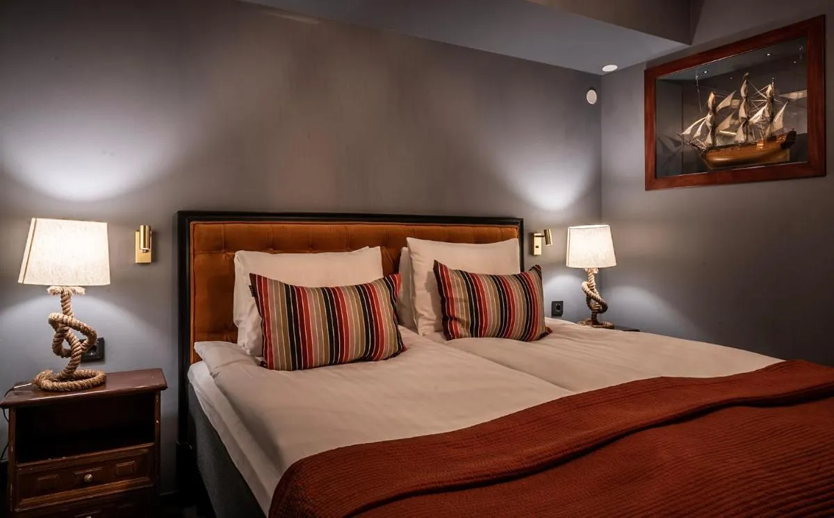 Image 2 of Lord Nelson Hotel