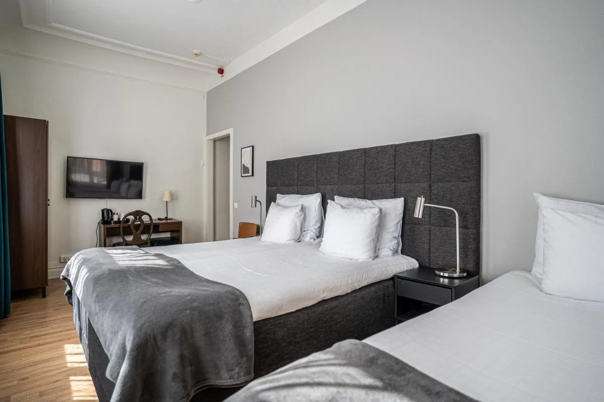 Image 2 of Queen’s Hotel by First Hotels